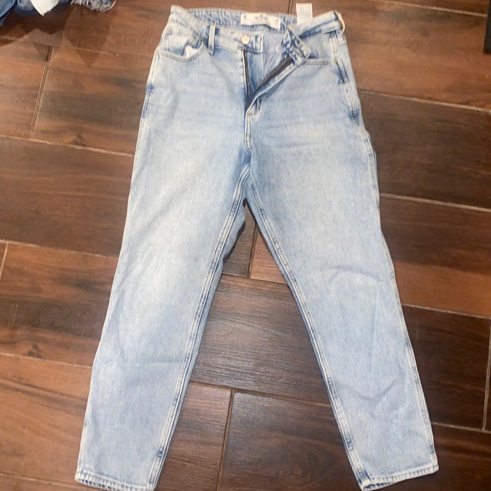 Hollister Curvy mom Jean